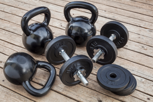 Dumbbell of kettlebell: wat kies je?