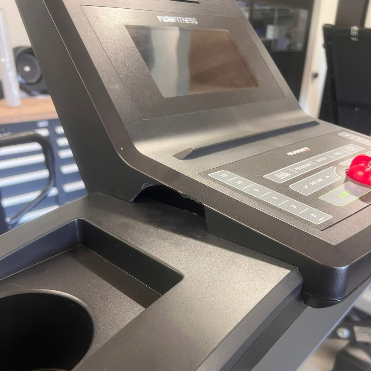 Flow Fitness Runner DTM2000i Loopband - Showroommodel met beschadiging