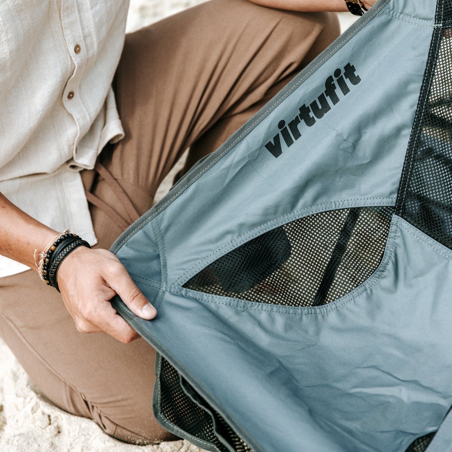 VirtuFit Camping Stoel Compact - Strandstoel - Opvouwbaar - Zwart - Tweedekans