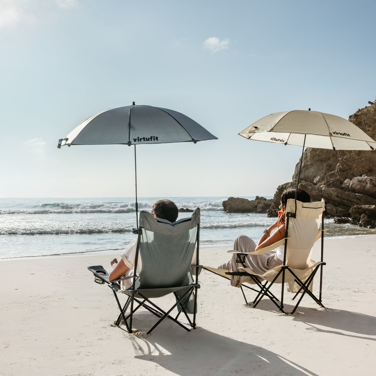 VirtuFit Campingstoel opvouwbaar met voetsteun - Strandstoel - Zwart - Tweedekans