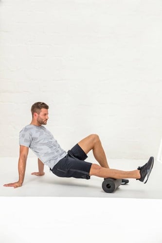 Blackroll standard foam roller blauw wit model 1