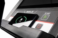 Sole Fitness E95 Crosstrainer smartphone