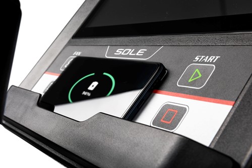 Sole Fitness E95 Crosstrainer smartphone