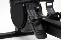 Life Fitness Heat Row LCD Roeitrainer - Voetsteunen