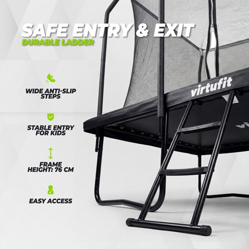 Detailopname van de veilige instap met duurzame trampoline ladder van de VirtuFit Premium 305 cm.