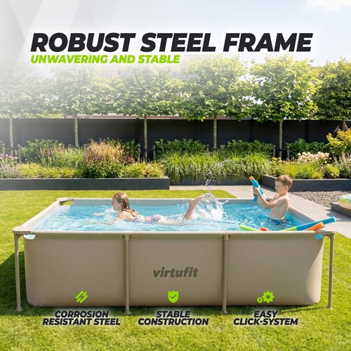 Lifestyle actiefoto van spelende kinderen in het beige VirtuFit rechthoekig zwembad met informatie over het stabiele en corrosiebestendige stalen frame met kliksysteem.