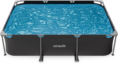 Een schuin bovenaanzicht van het antracietkleurige VirtuFit Rechthoekig Frame Zwembad 300 x 207 cm op een witte achtergrond voor een duidelijk zicht op de waterinhoud en interne liner structuur.