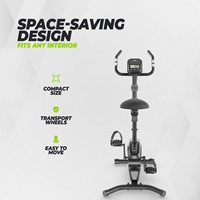 Infographic die het compacte en ruimtebesparende ontwerp met de ingebouwde transportwielen van de VirtuFit HTR100 hometrainer toont
