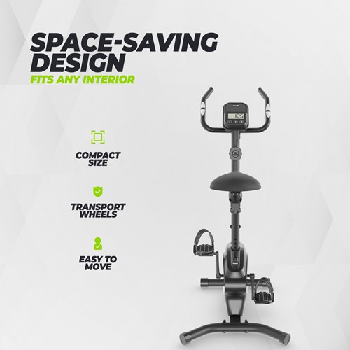 Infographic die het compacte en ruimtebesparende ontwerp met de ingebouwde transportwielen van de VirtuFit HTR100 hometrainer toont